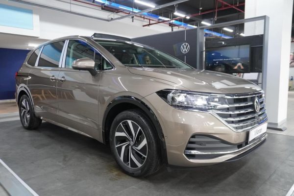 Volkswagen Viloran 2024 góc nhìn bên phụ