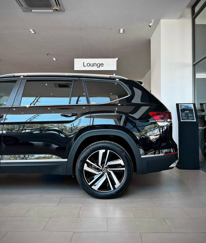 Phần đuôi xe volkswagen teramont limited