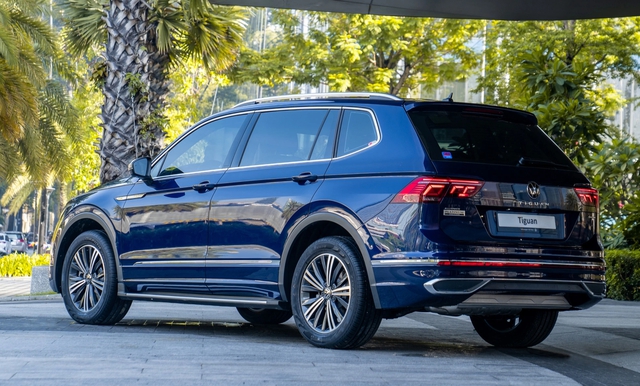 Volkswagen Tiguan thêm bản Platinum bổ sung trang bị, giá 1,688 tỉ đồng- Ảnh 2. Volkswagen Tiguan thêm bản Platinum bổ sung trang bị, giá 1,688 tỉ đồng- Ảnh 2.