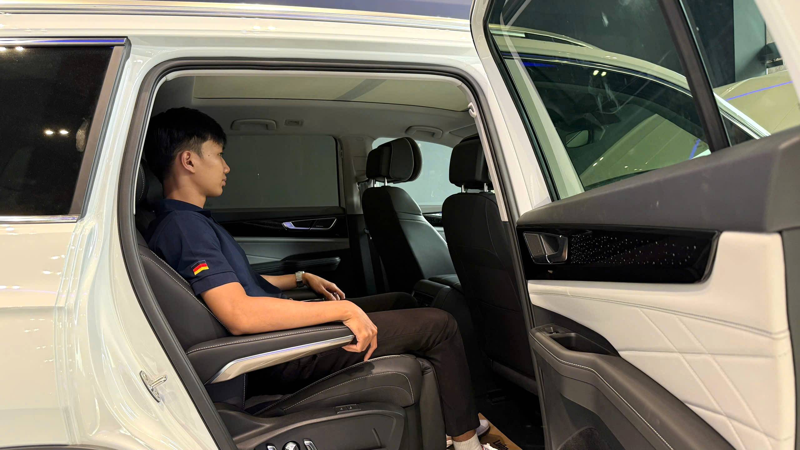 Hàng ghế thứ 2 xe Volkswagen Teramont President 2026