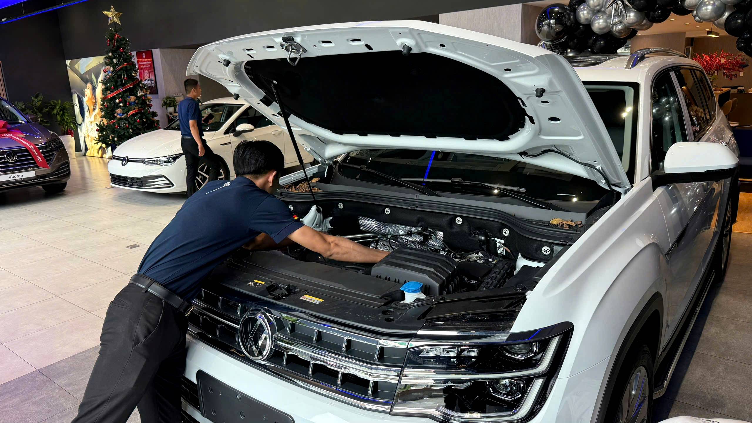 Khoang động cơ Volkswagen Teramont President 2026