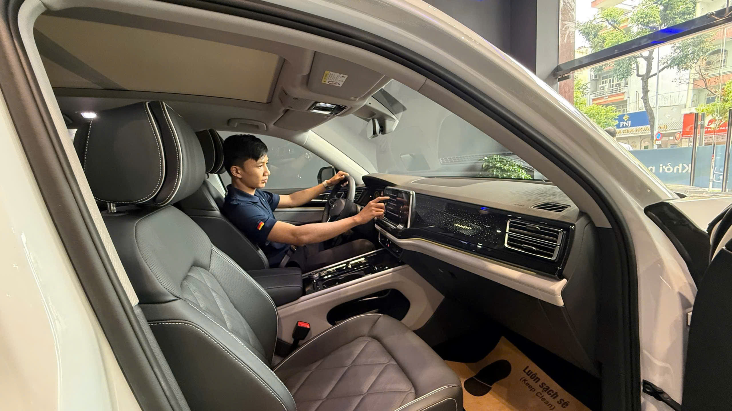 Ghế lái Volkswagen Teramont President 2026